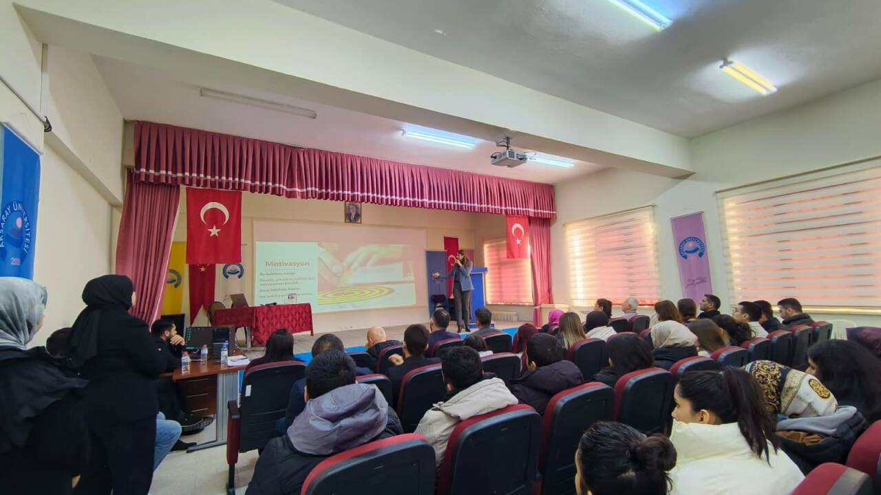 Ortaköy Meslek Yüksekokulu, Doç. Dr. Emine Şener’in verdiği konferansla öğrencileri