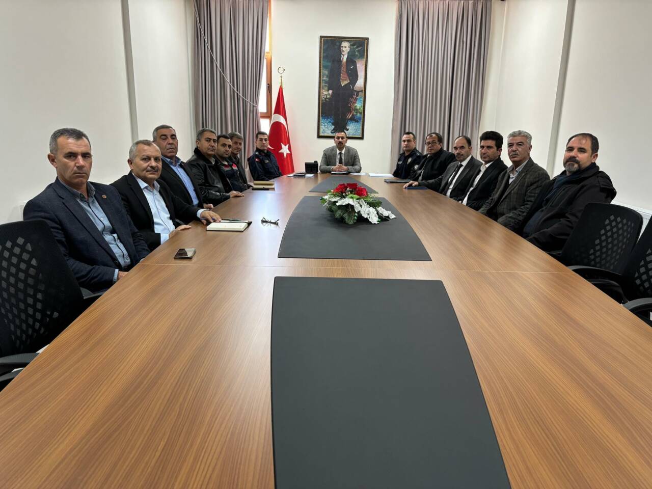 Sultanhanı Kaymakamı  Bilal Göksun başkanlığında, ilgili kurum amirlerinin katılımıyla “Ağır