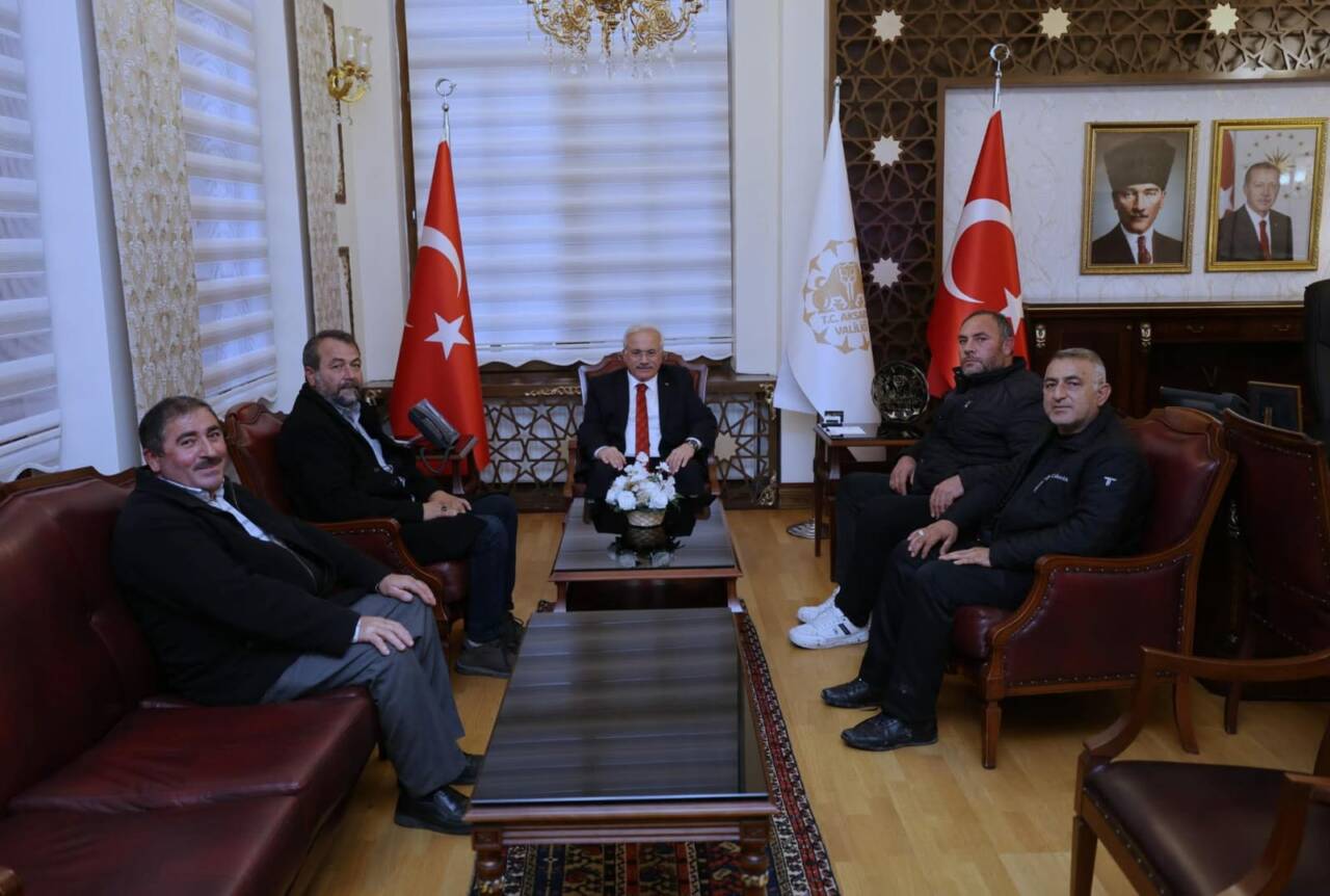 Aksaray Valisi Mehmet Ali Kumbuzoğlu, Ağzıkarahan Köyü muhtarı Faruk Dinç