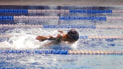 Aksaray’da düzenlenen okul sporları gençler il birinciliği yüzme müsabakaları olimpik