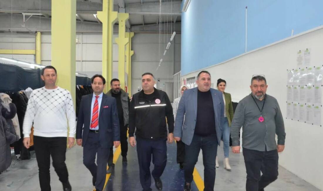 ATSO Başkan Yardımcısı Ahmet Kulak ve beraberindeki heyet, Çam Konfeksiyon