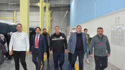 ATSO Başkan Yardımcısı Ahmet Kulak ve beraberindeki heyet, Çam Konfeksiyon