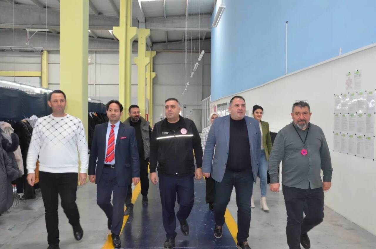 ATSO Başkan Yardımcısı Ahmet Kulak ve beraberindeki heyet, Çam Konfeksiyon