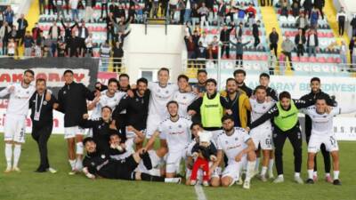 Bahis oynadıkları gerekçesiyle hak mahrumiyeti alan 10 futbolcudan, 3 futbolcunun