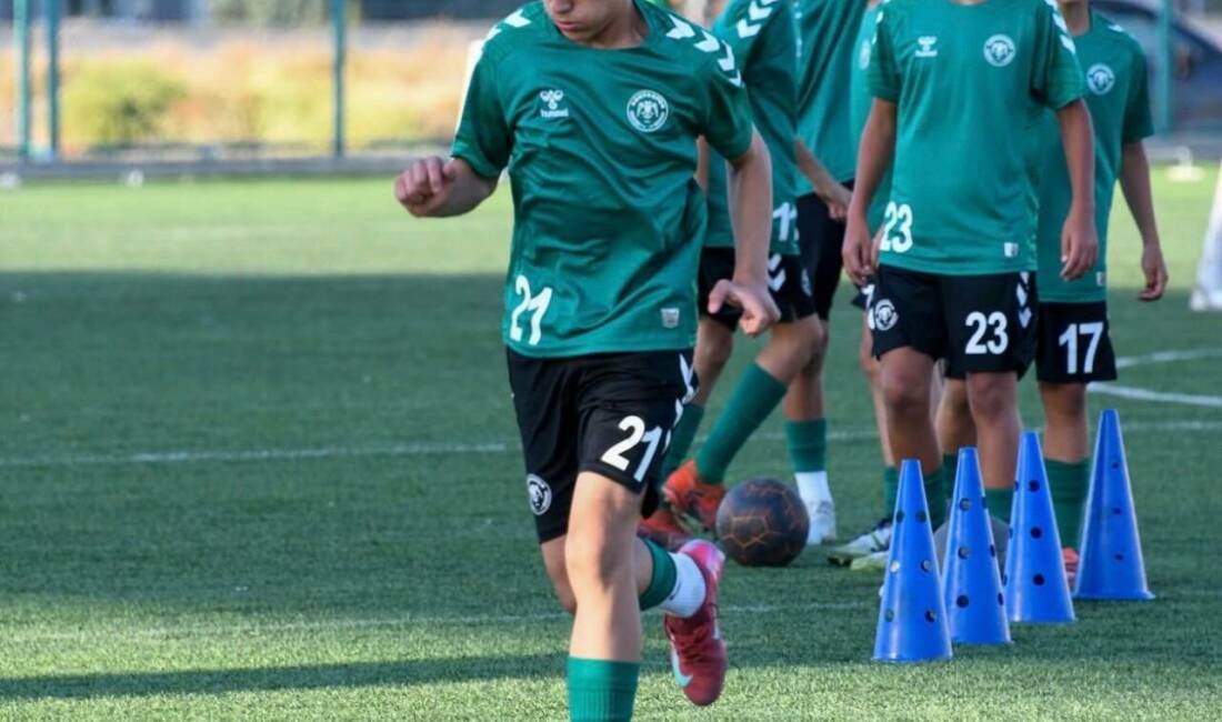Aksaray Belediyespor altyapısında yetişen üç genç futbolcu, Konyaspor Akademisi’ne transfer