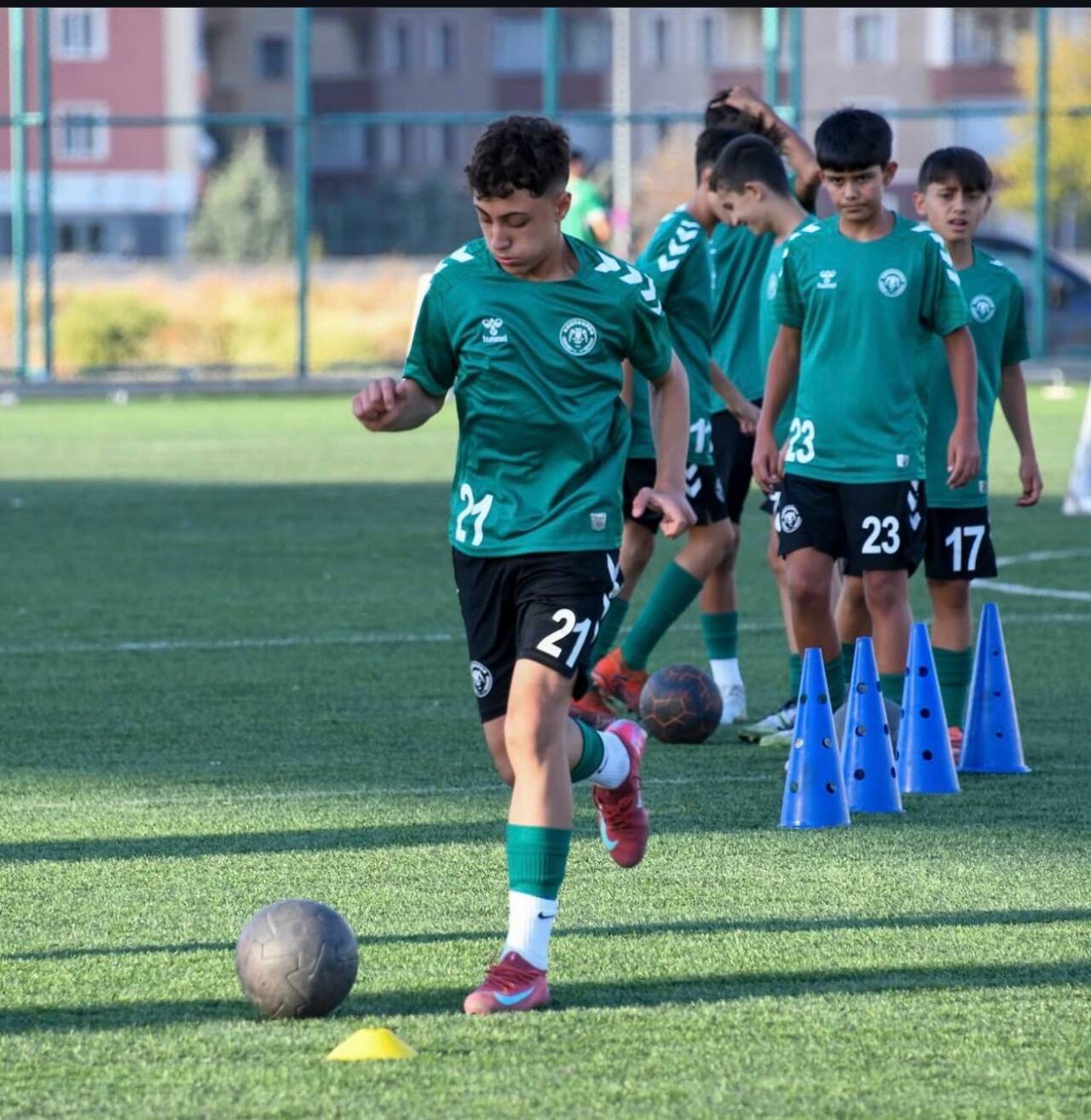 Aksaray Belediyespor altyapısında yetişen üç genç futbolcu, Konyaspor Akademisi’ne transfer