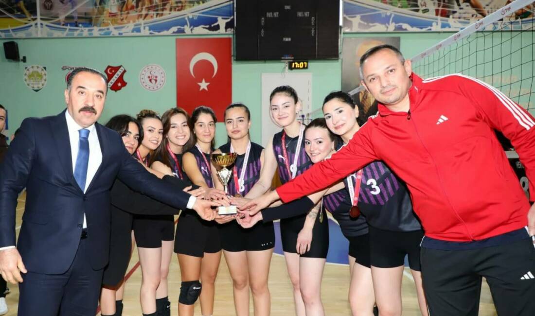 Aksaray Gençlik Spor İl Müdürlüğü tarafından düzenlenen yurtlar arası voleybol