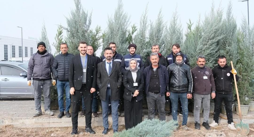 Aksaray Eğitim ve Araştırma Hastanesi bahçesinde, yeşil alanları güçlendirmek ve