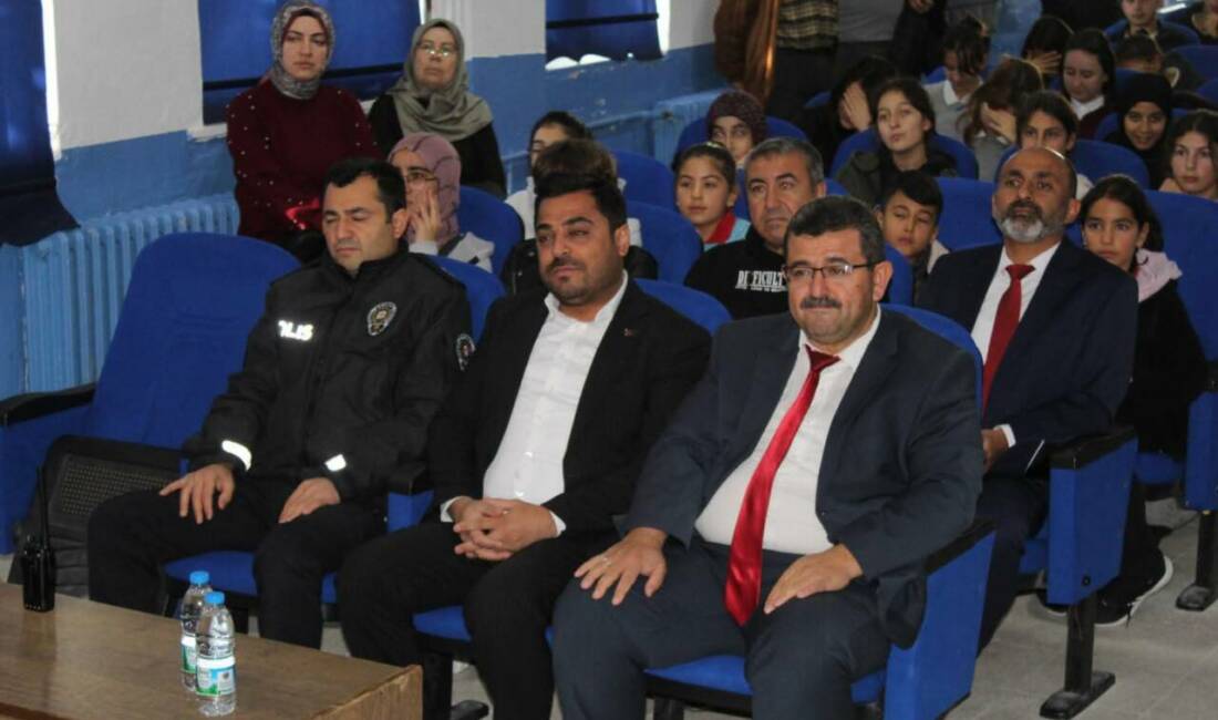 Ağaçören’de düzenlenen “Kitap Okumanın Önemi ve Hızlı Okuma Teknikleri” çalıştayında