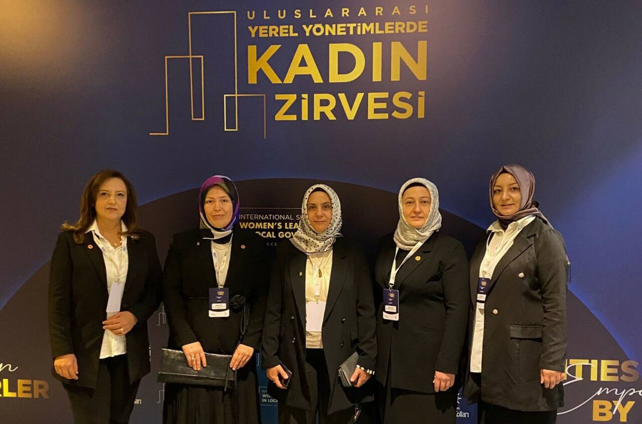 Aksaraylı AK Partili kadın temsilciler, İstanbul’da düzenlenen Uluslararası Kadın Zirvesi’nde