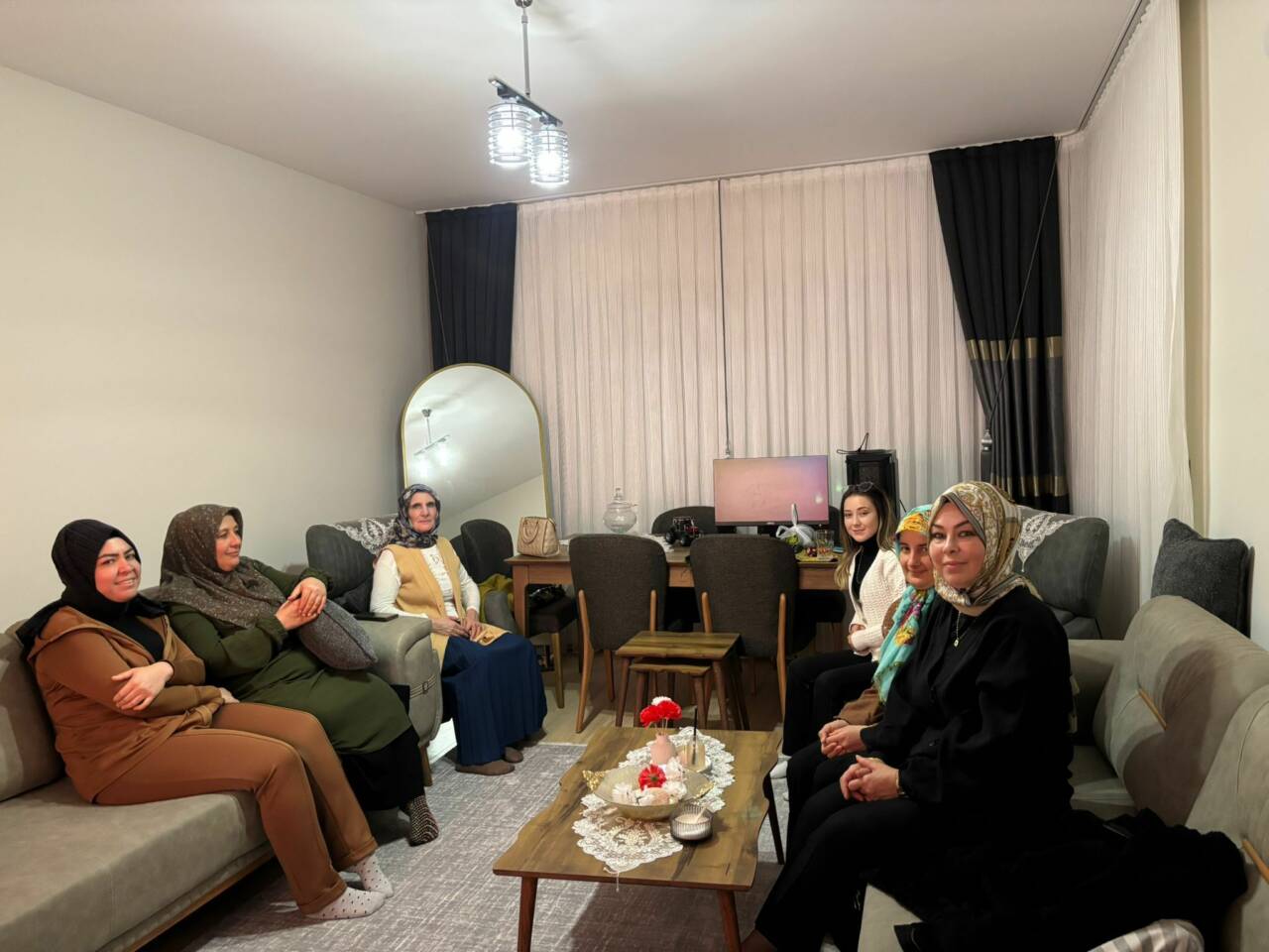 AK Parti Aksaray Eskil İlçe Kadın Kolları Başkanı Şenay Turan,