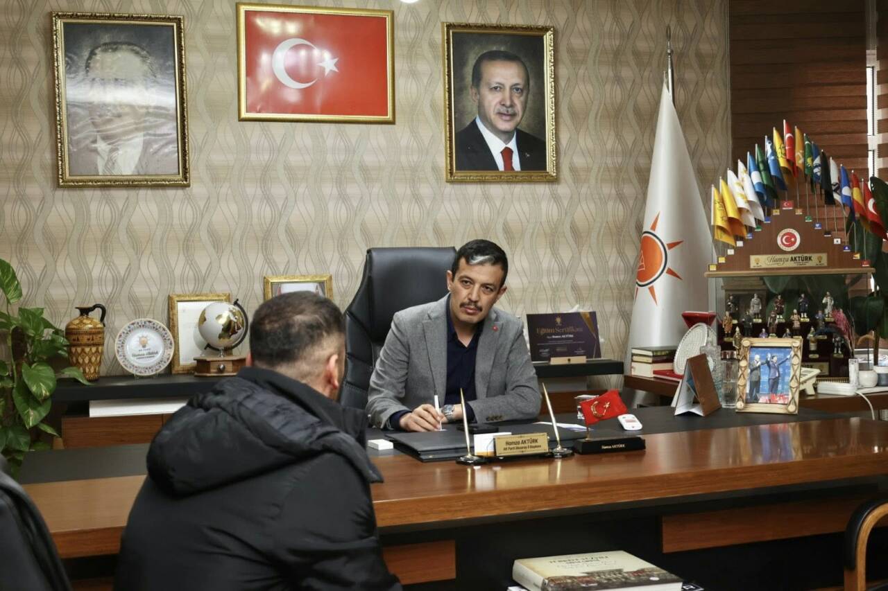 AK Parti Aksaray İl Başkanlığı binasında düzenlenen Halk Buluşması programında,