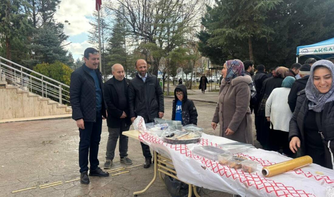 AK Parti Aksaray İl Başkanı Hamza Aktürk, vatandaşlarla bir araya