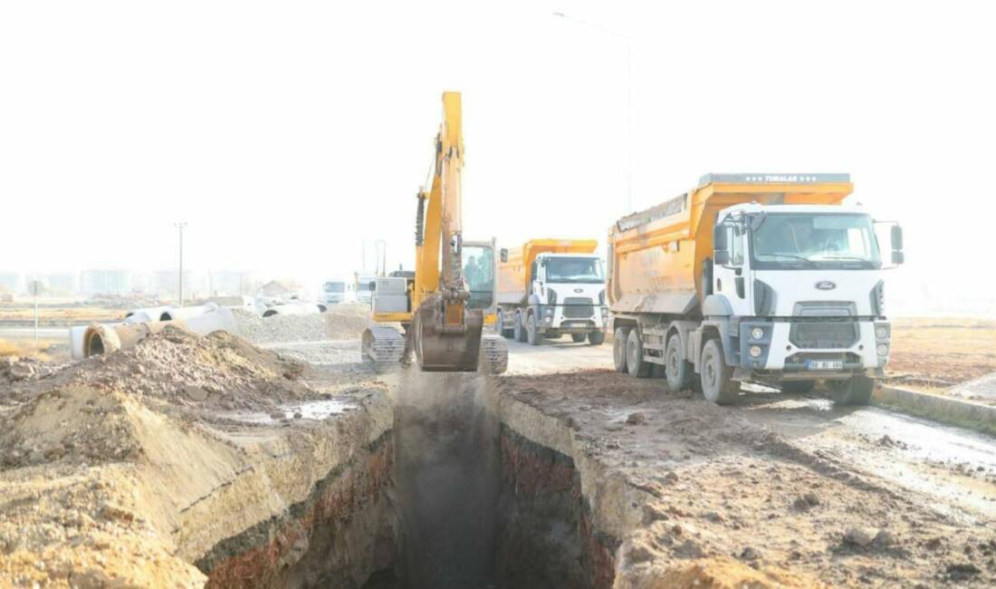 Aksaray’da hızla büyüyen İstiklal Mahallesinde altyapı yatırımları sürüyor. Kanalizasyon hattı