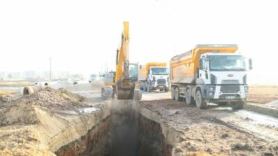 Aksaray’da hızla büyüyen İstiklal Mahallesinde altyapı yatırımları sürüyor. Kanalizasyon hattı