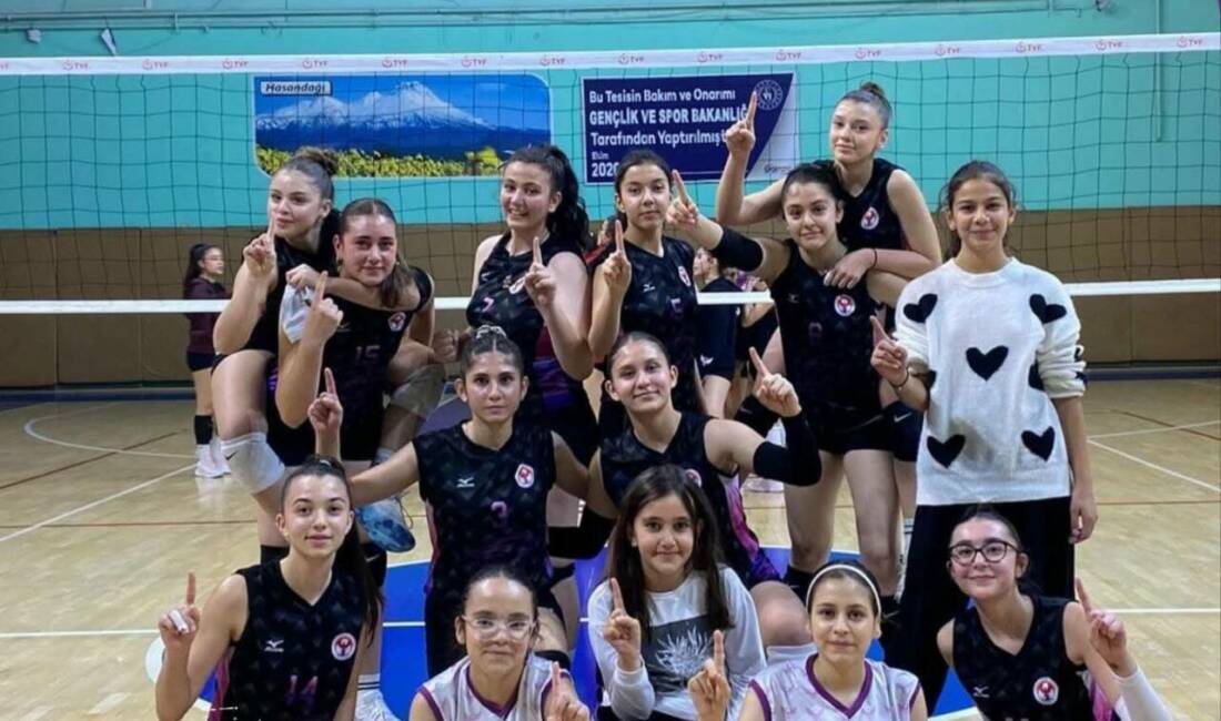 12 takımın yer aldığı Küçük Kızlar müsabakalarında tüm maçları kazanarak