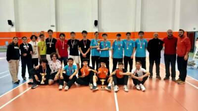 Aksaray’da düzenlenen Okul Sporları Gençler Kız-Erkek Badminton İl Birinciliği müsabakaları