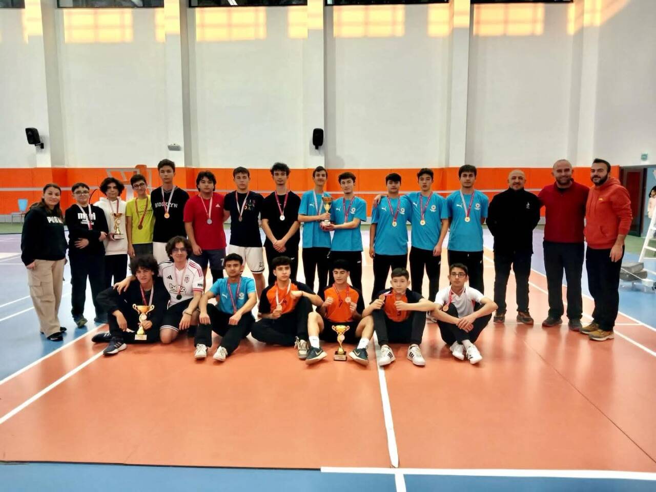 Aksaray’da düzenlenen Okul Sporları Gençler Kız-Erkek Badminton İl Birinciliği müsabakaları