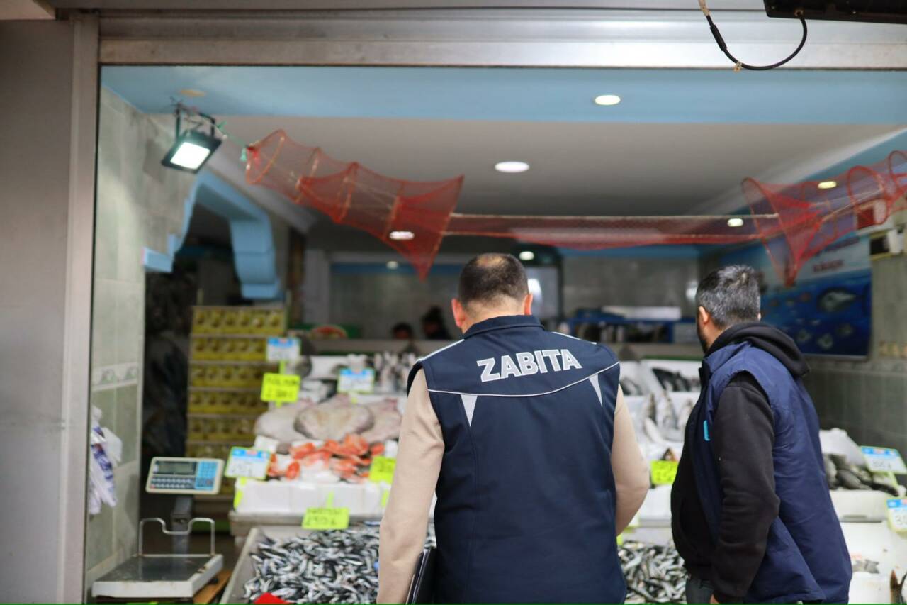 Aksaray Belediyesi Zabıta Müdürlüğü ekipleri, şehir genelinde özellikle balık satışı