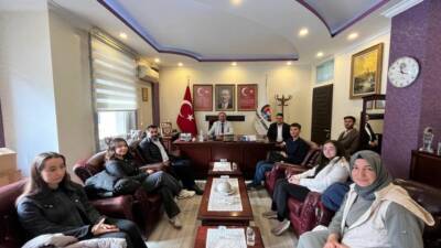 Aksaray Barosu’nda gerçekleşen buluşmada Hazım Kulak Anadolu Lisesi öğrencileri avukatlık