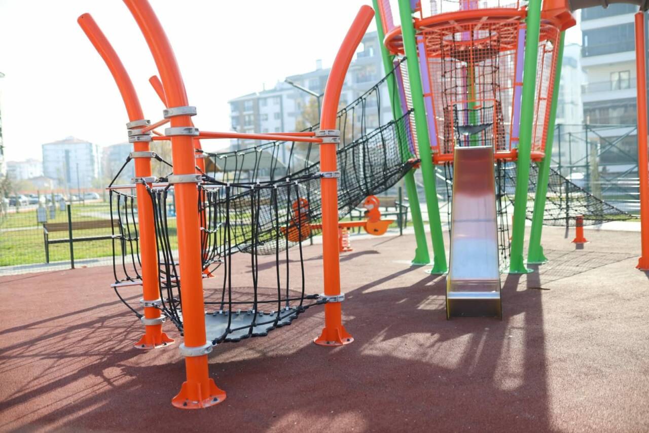 Aksaray Belediyesi tarafından Tacin Mahallesi’nde bulunan parkta kapsamlı bir yenileme