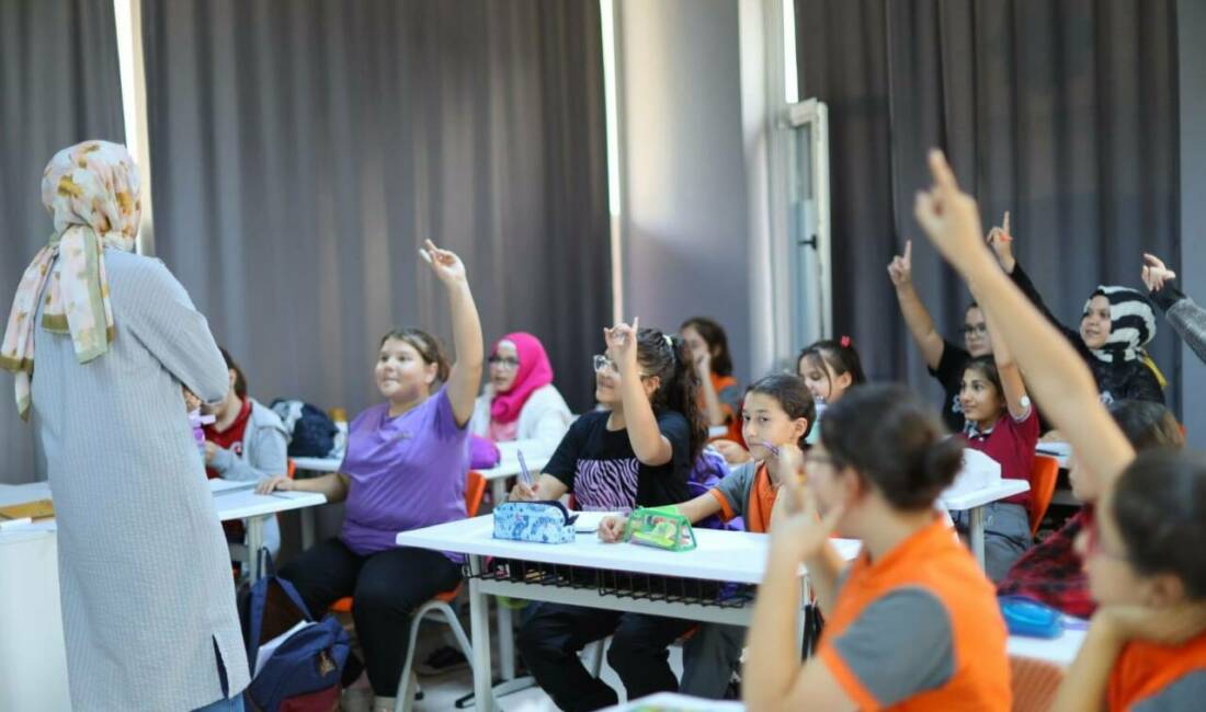Aksaray Belediyesinin hizmete açtığı, 8 Bilgihane’de çalışmalar aralıksız sürüyor. Gençlerin