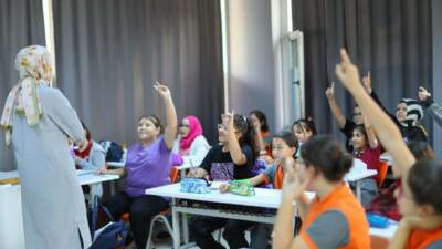 Aksaray Belediyesinin hizmete açtığı, 8 Bilgihane’de çalışmalar aralıksız sürüyor. Gençlerin