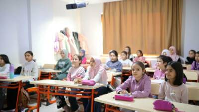Aksaray Belediyesi Bilgihane’de yürütülen hafızlık kursu, minik öğrencilerin azmi ve