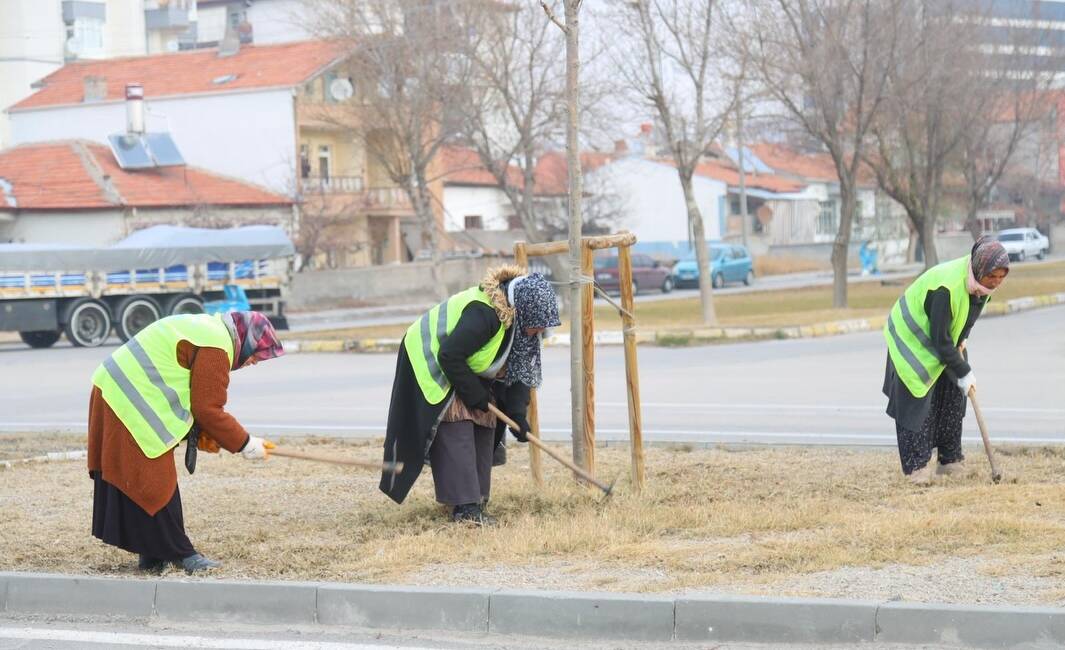 Aksaray Belediyesi, şehir estetiğini güçlendirmek ve yeşil alanların sağlıklı gelişimini