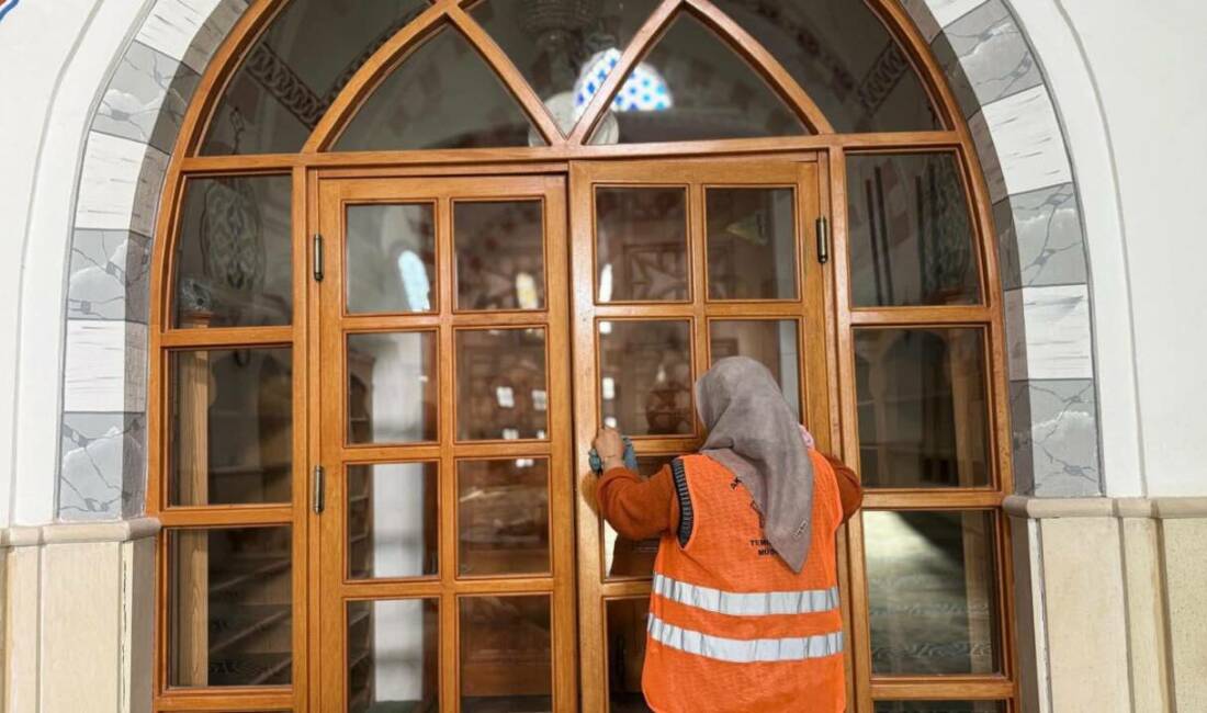 Aksaray genelinde sürdürülen cami temizlik çalışmaları kapsamında Atasayar Camii’nde kapsamlı