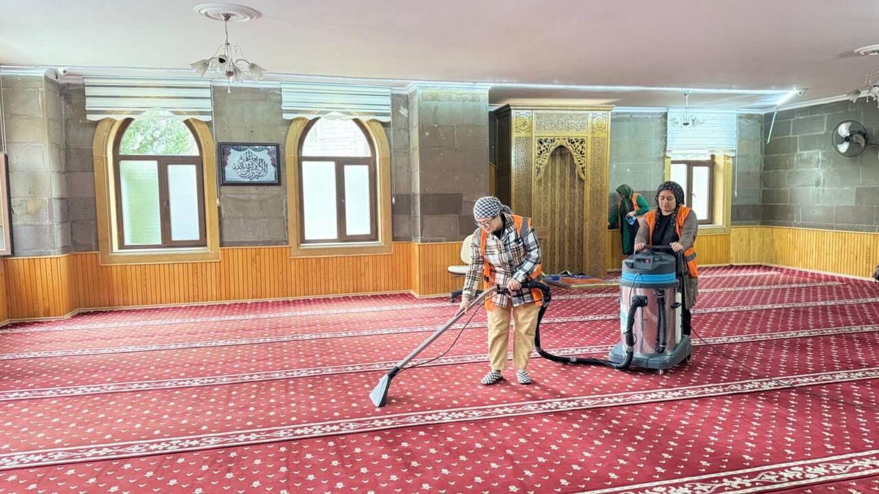 Aksaray Belediyesi, vatandaşların ibadetlerini daha temiz ve huzurlu bir ortamda