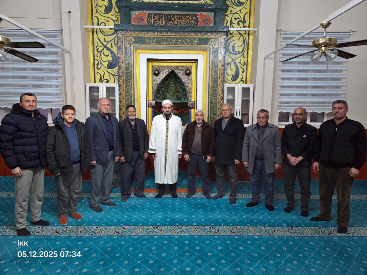 Aksaray’ın Sultanhanı ilçesinde vatandaşların bir araya gelerek manevi atmosferi paylaştığı