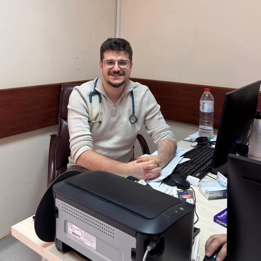Ortaköy Devlet Hastanesi’nde üçüncü İç Hastalıkları Uzmanı olarak görevine başlayan