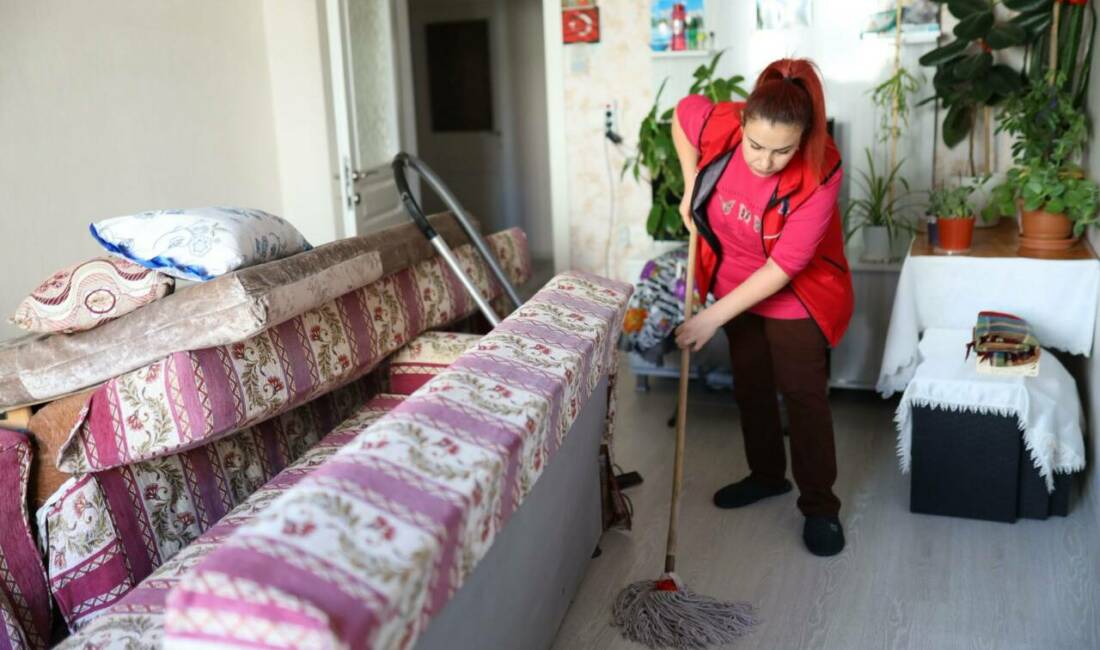 Aksaray Belediyesi, sosyal belediyecilik anlayışı doğrultusunda yürüttüğü Evde Temizlik Hizmeti