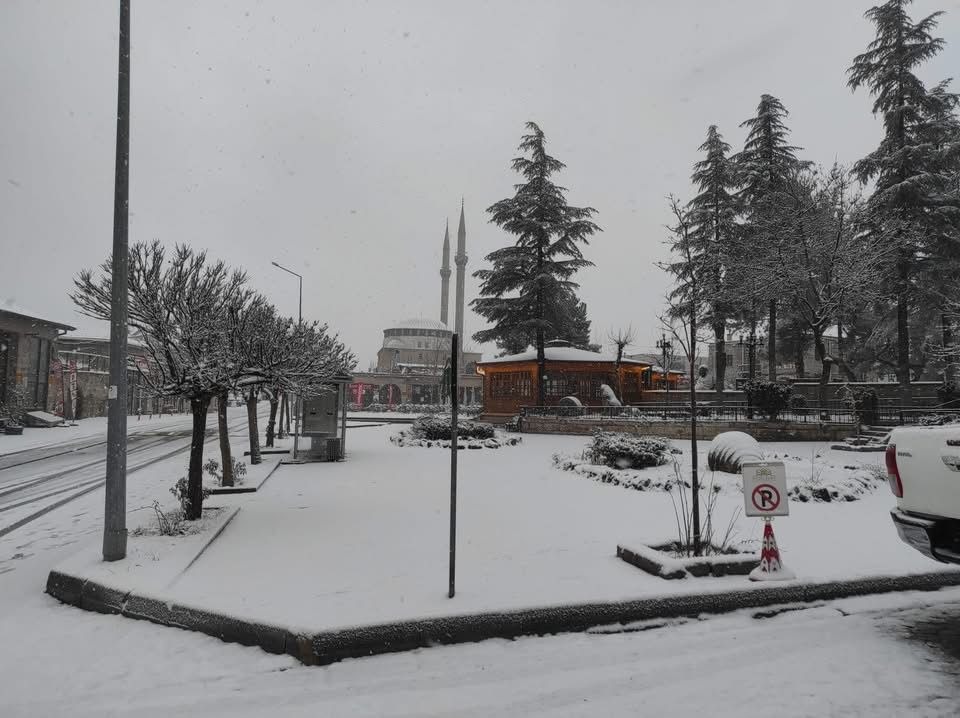 Aksaray’ın Güzelyurt ilçesinde etkili olan kar yağışı, tarihi ve doğal