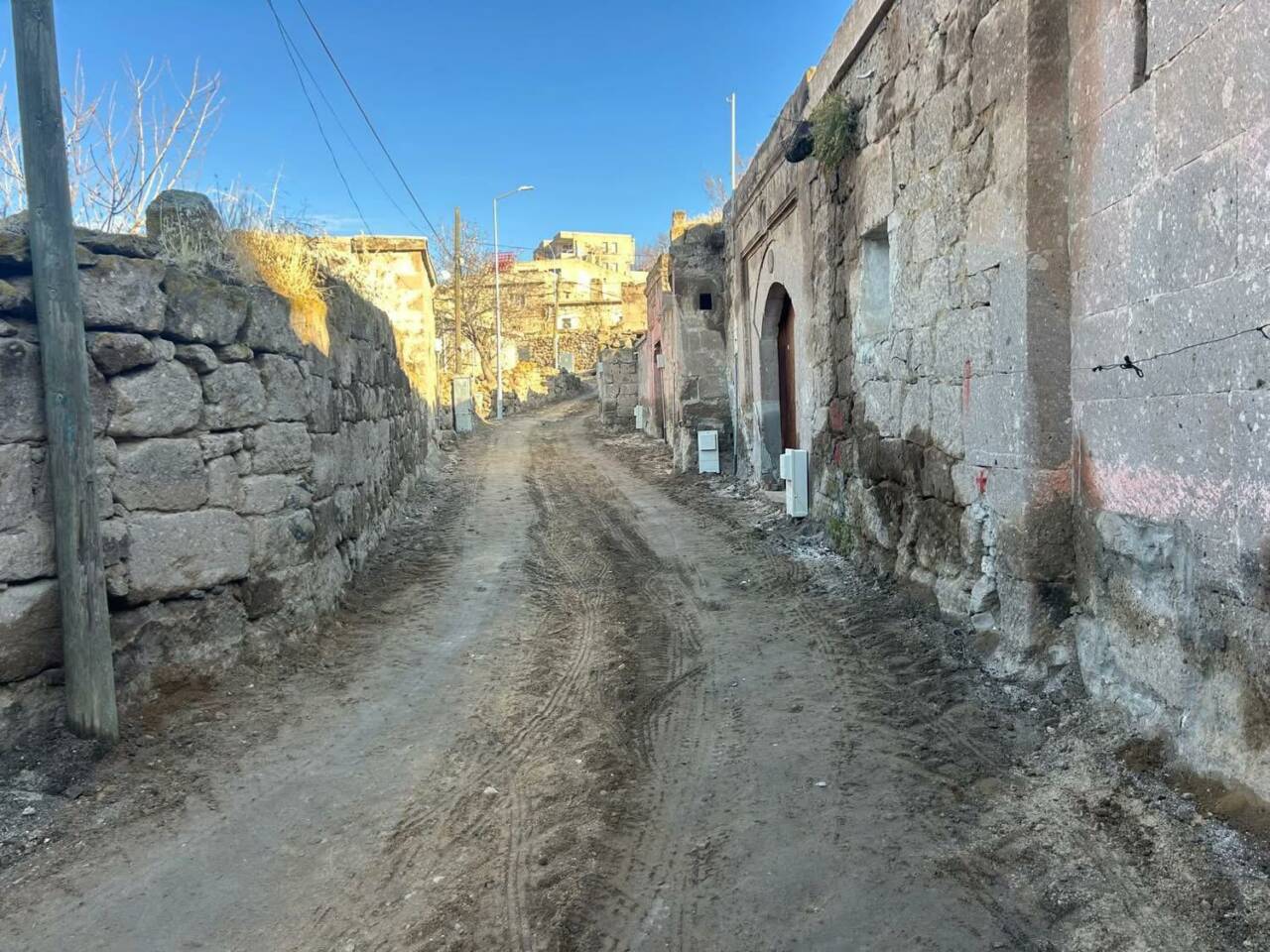 Güzelyurt Şahinler Mahallesi’nde altyapı dönüşümü hızla tamamlandı, su, kanalizasyon, elektrik