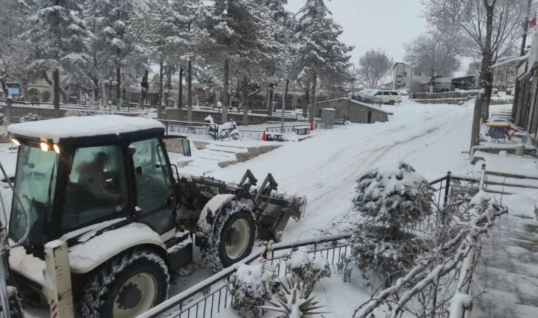 Güzelyurt’ta gece saatlerinde başlayan kar yağışı sabah saatlerinde etkisini artırdı.