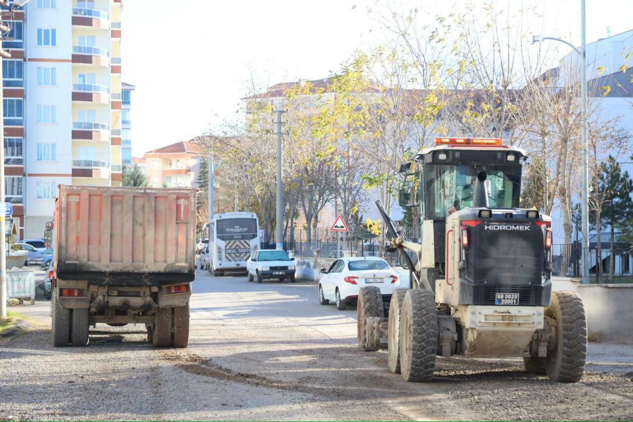Aksaray Belediyesi, Hacılar Harmanı Mahallesi’nde yürüttüğü zemin iyileştirme ve stabilize