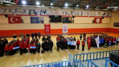 Okul Sporları kapsamında düzenlenen gençler kız ve erkek hentbol grup