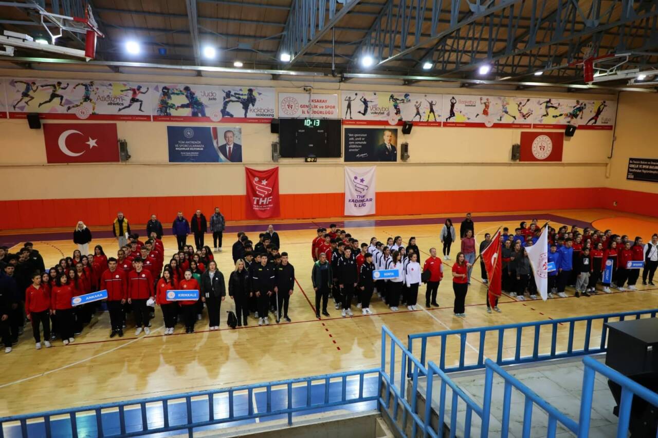 Okul Sporları kapsamında düzenlenen gençler kız ve erkek hentbol grup