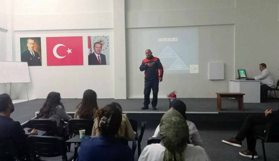 Aksaray Engelsiz Yaşam Merkezi personeline verilen afet eğitimi ve yangın