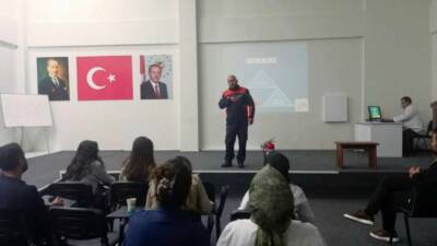 Aksaray Engelsiz Yaşam Merkezi personeline verilen afet eğitimi ve yangın