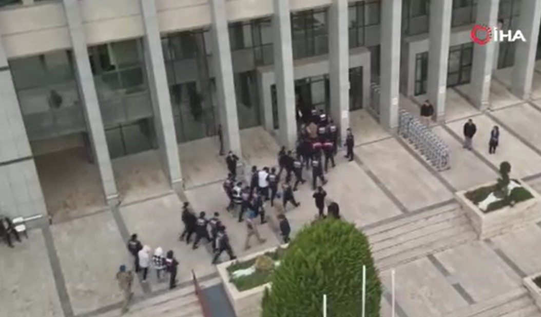 İçişleri Bakanı Ali Yerlikaya tarafından yapılan açıklamada 7 ilde dolandırıcı,