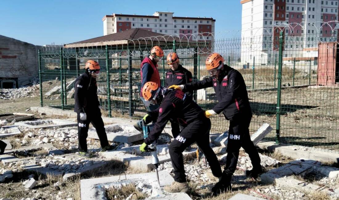 Aksaray İHH Arama Kurtarma ekibi, afet ve acil durumlara hazırlık