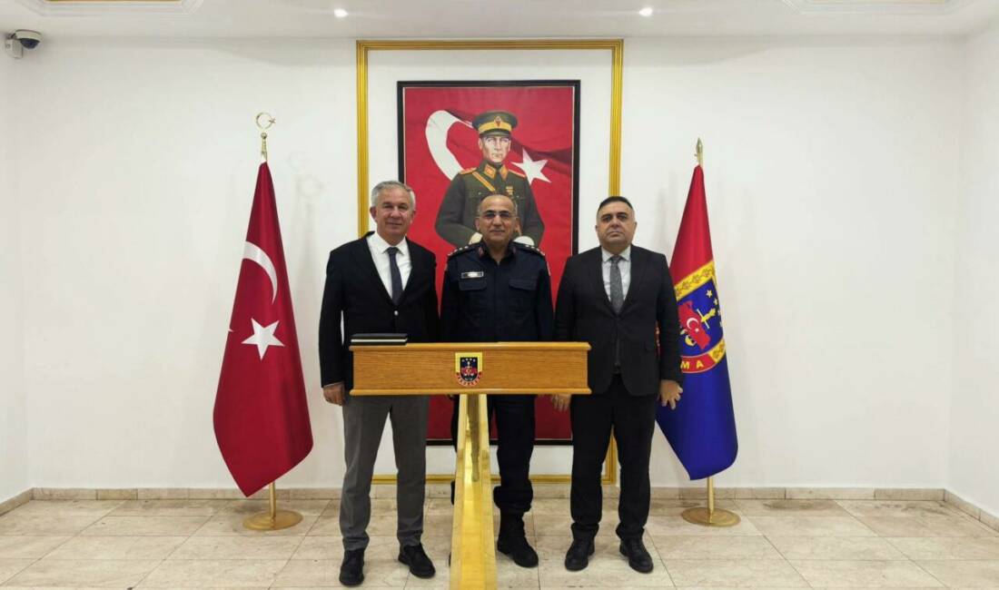 Aksaray İl Jandarma Komutanlığı’nda gerçekleşen ziyarette, İl Milli Eğitim Müdürü
