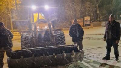Ihlara’da etkili olan yoğun kar yağışıyla birlikte belediye ekipleri, ulaşımda