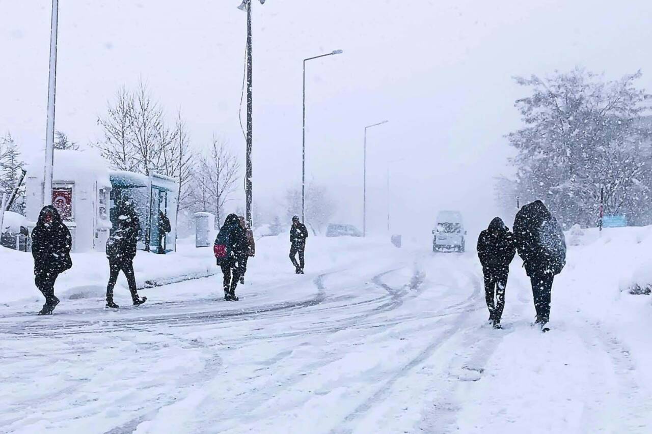 Aksaray’da havanın çok bulutlu ve aralıklı kar yağışlı olması beklenirken,