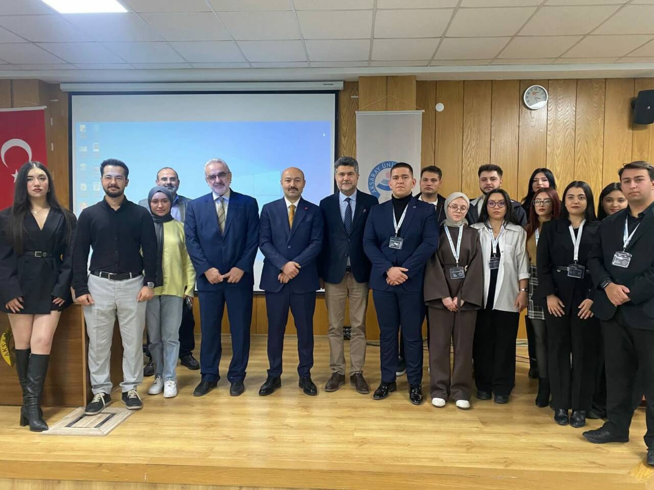 Güzelyurt Kaymakamı Süleyman Arat, Aksaray Üniversitesi ev sahipliğinde düzenlenen Kariyer