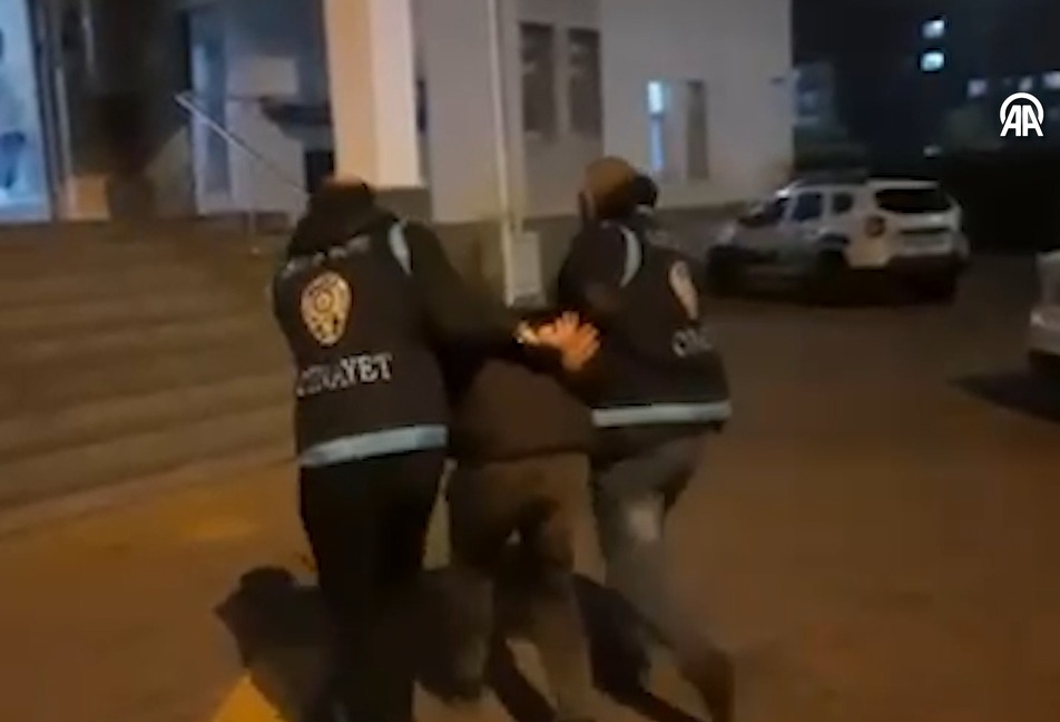Kayseri'nin Kocasinan ilçesinde yaşanan olayda bir kişiyi silahla yaralayan şüpheli,