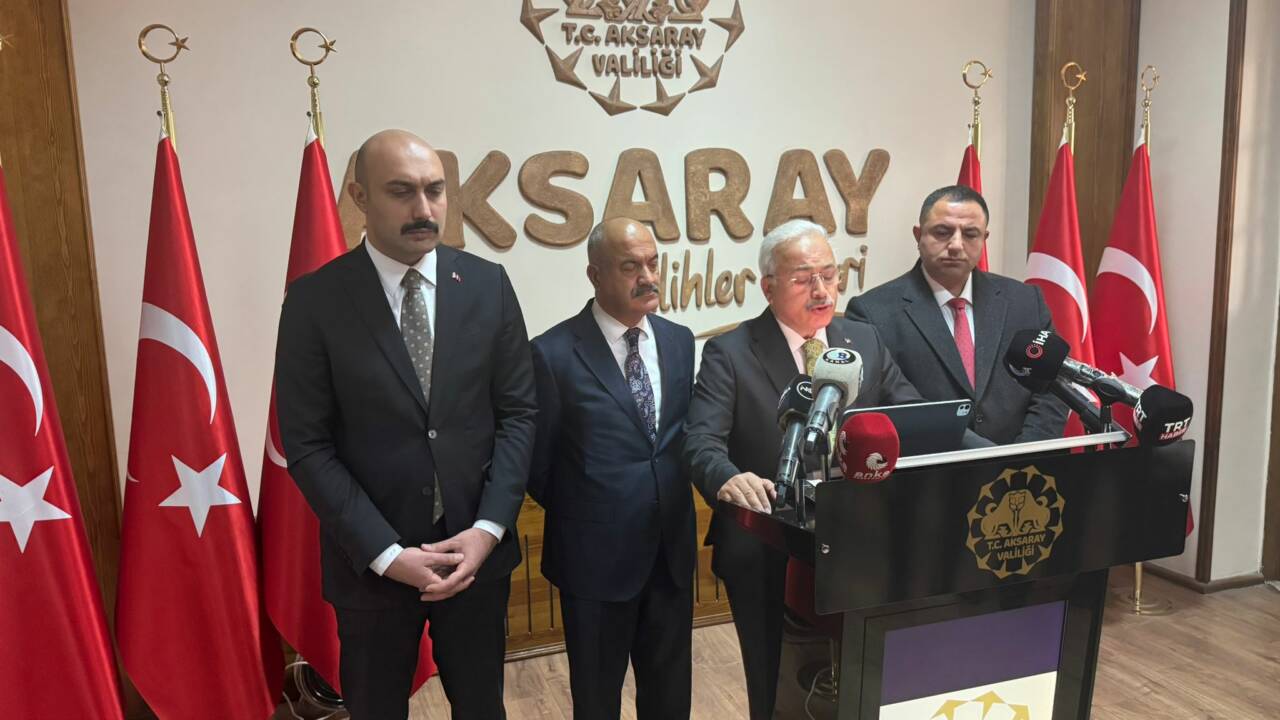 Aksaray Valisi Mehmet Ali Kumbuzoğlu, valilik hizmet binasında düzenlenen basın